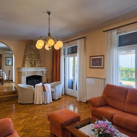 Villa David โปเรช ภายนอก รูปภาพ