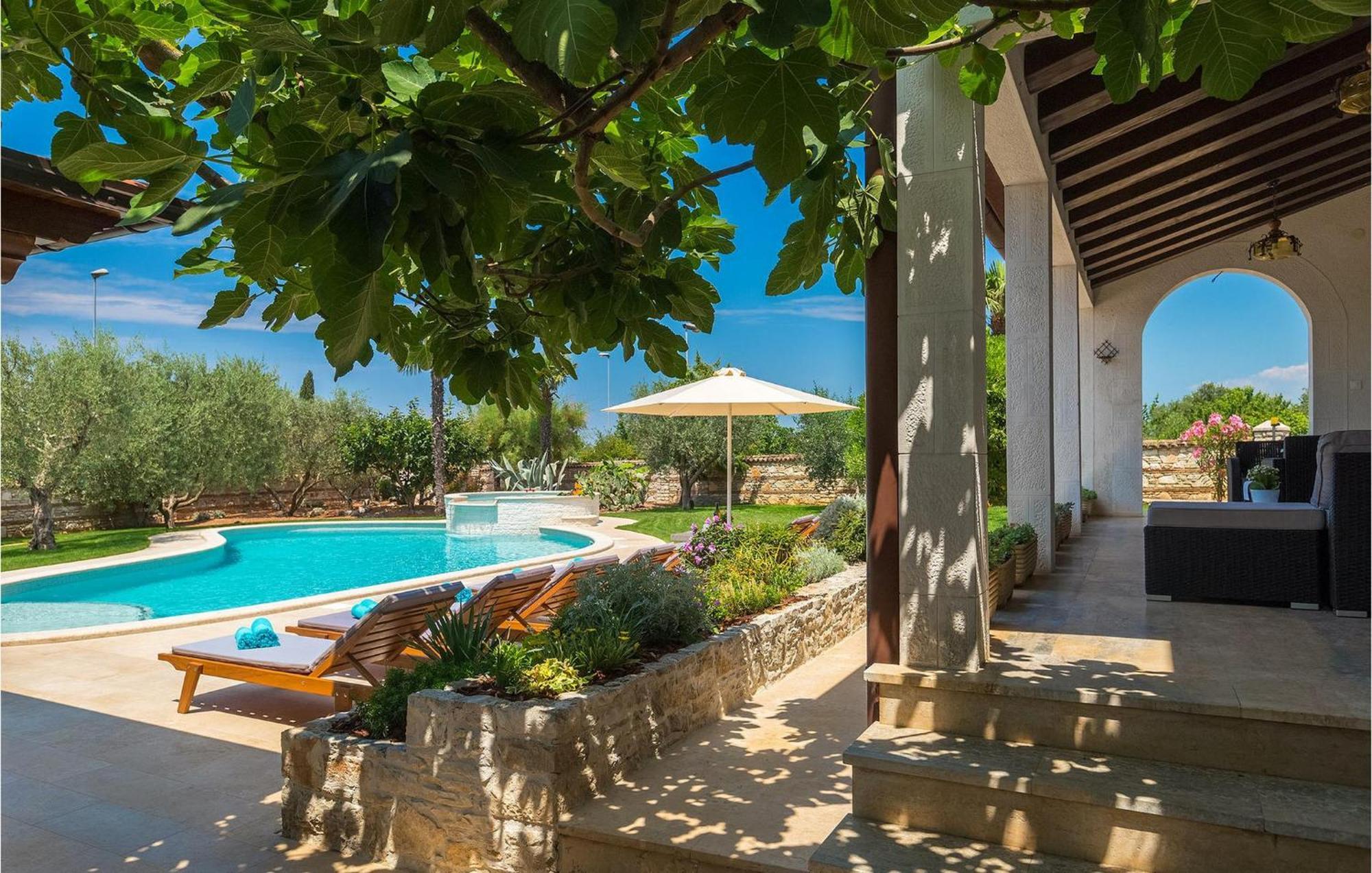 Villa David โปเรช ภายนอก รูปภาพ