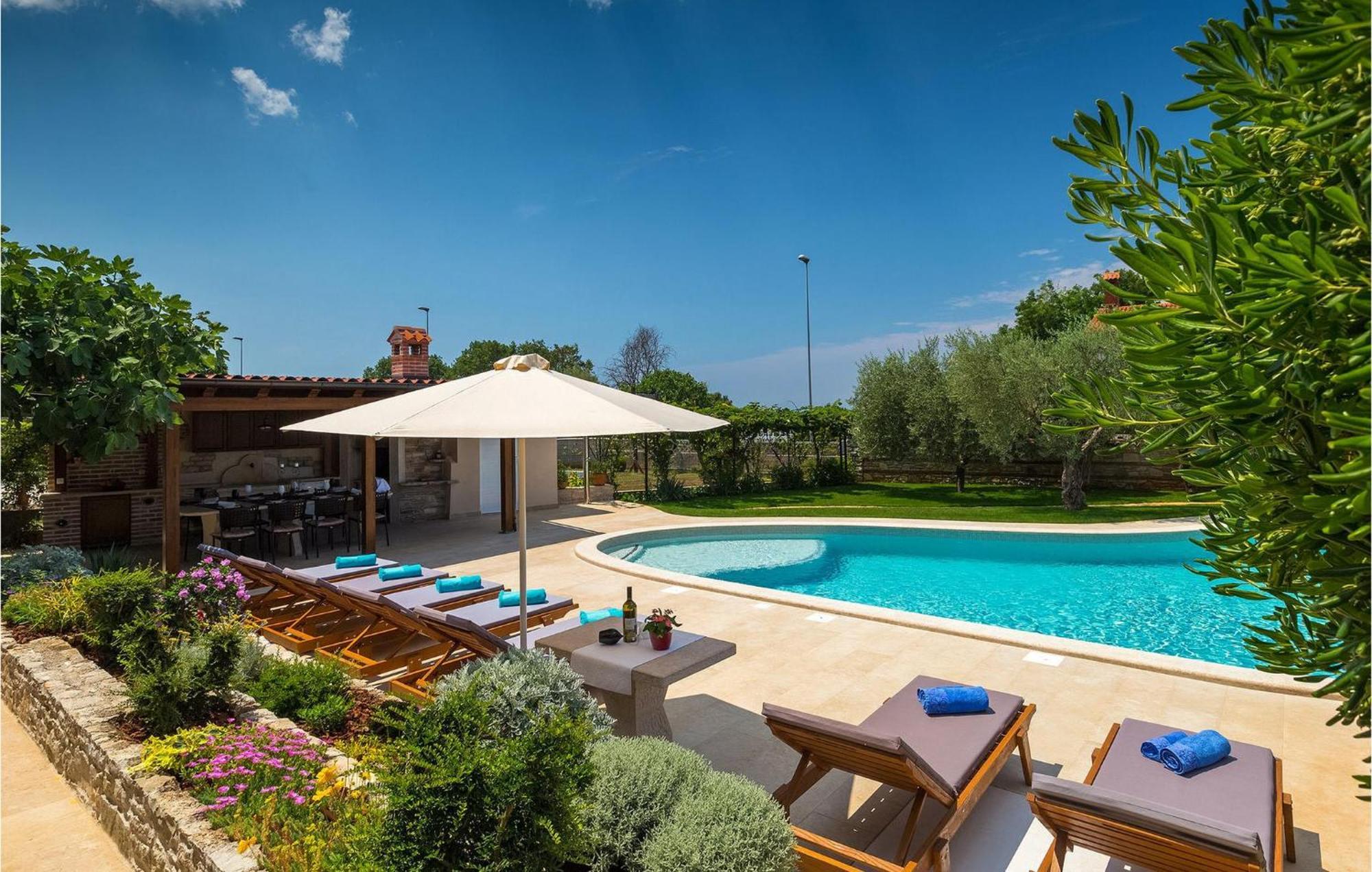 Villa David โปเรช ภายนอก รูปภาพ