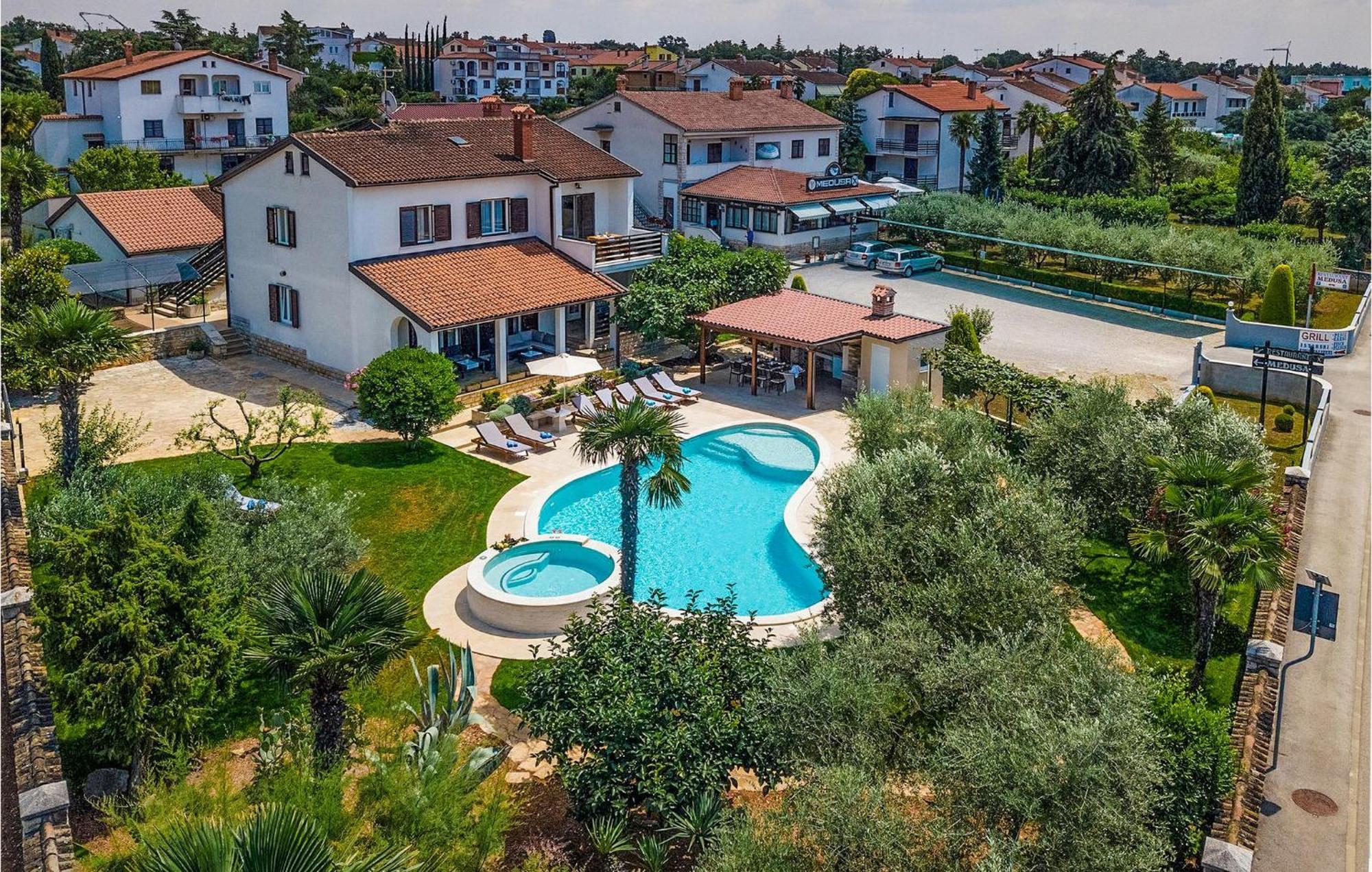 Villa David โปเรช ภายนอก รูปภาพ